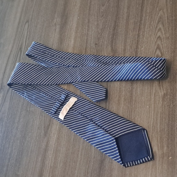 Michael Kors Striped Blue Silk Tie - Picture 5 of 6